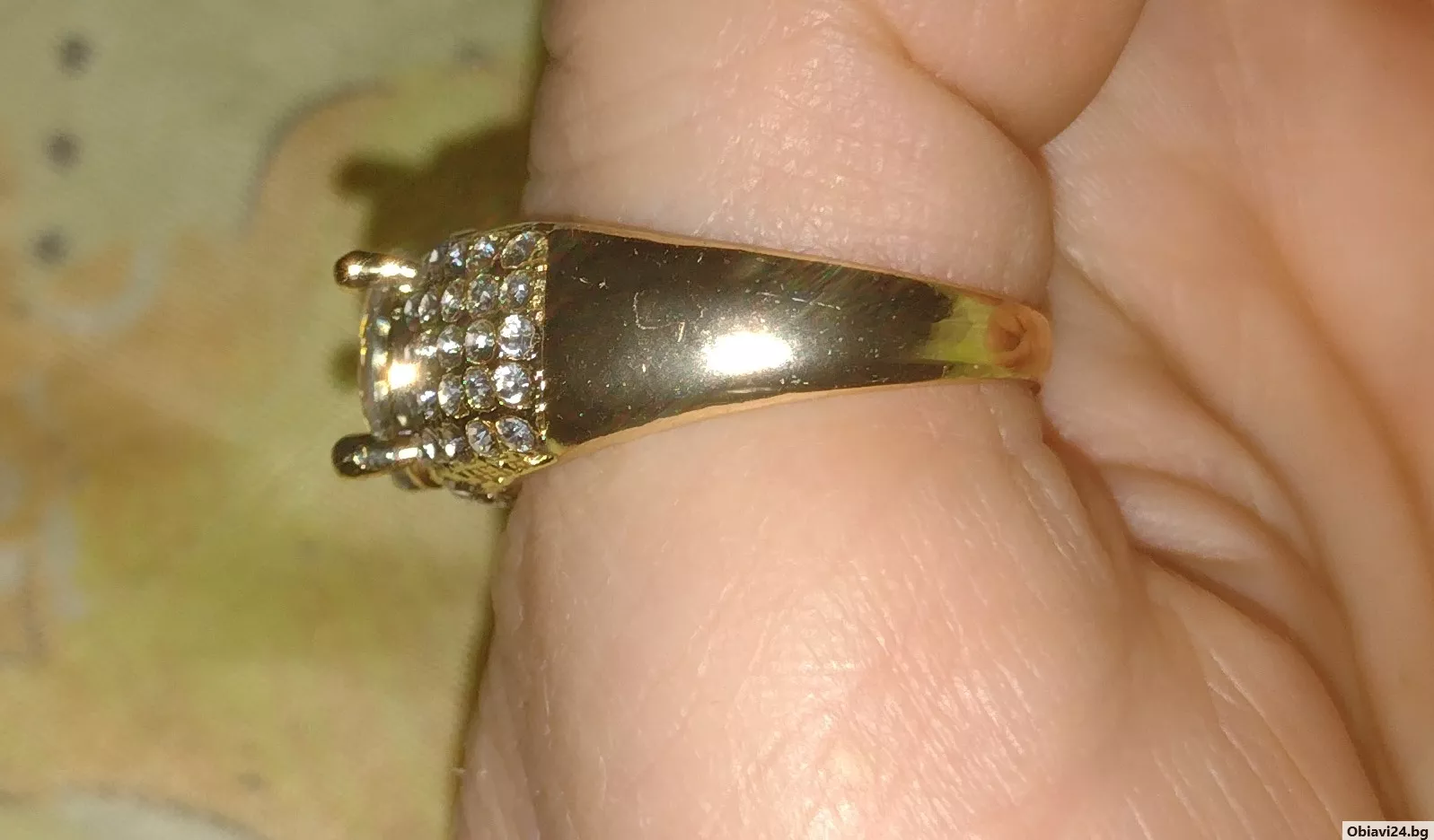 Искрящ пръстен с диамант и сапфири - obiavi24.bg