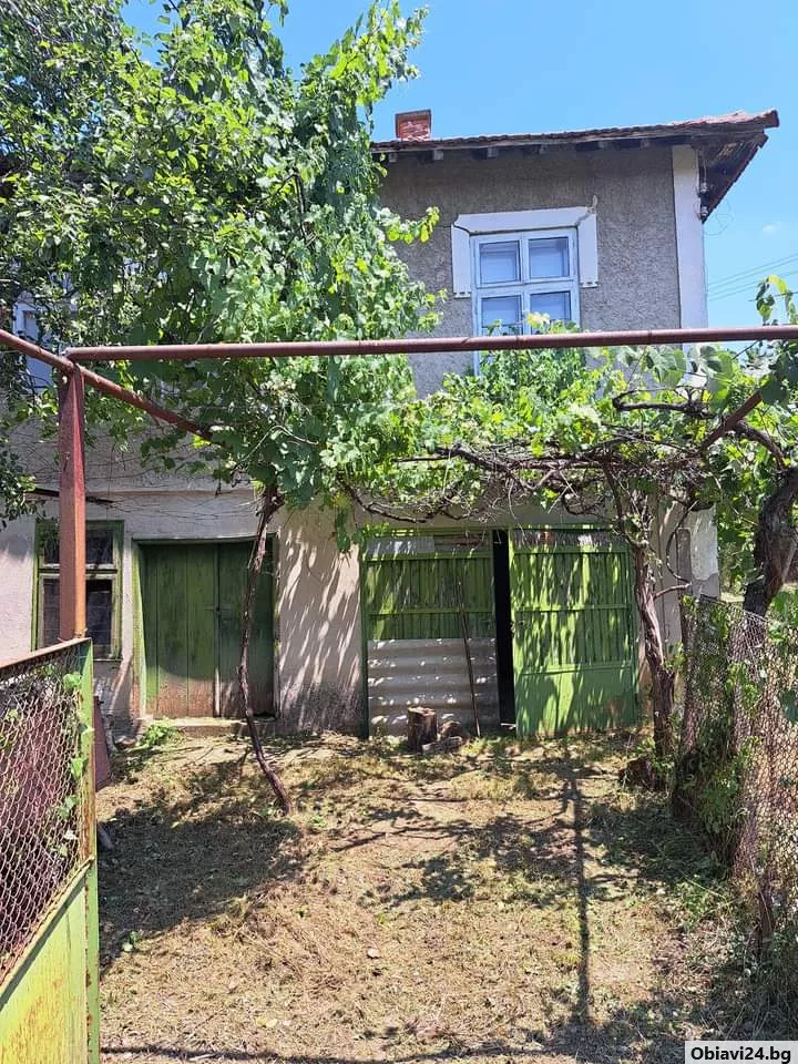 Продавам стара къща с земя - obiavi24.bg