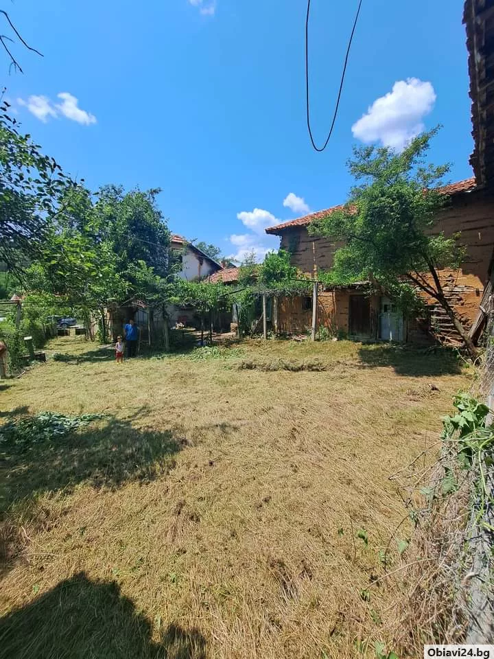 Продавам стара къща с земя - obiavi24.bg